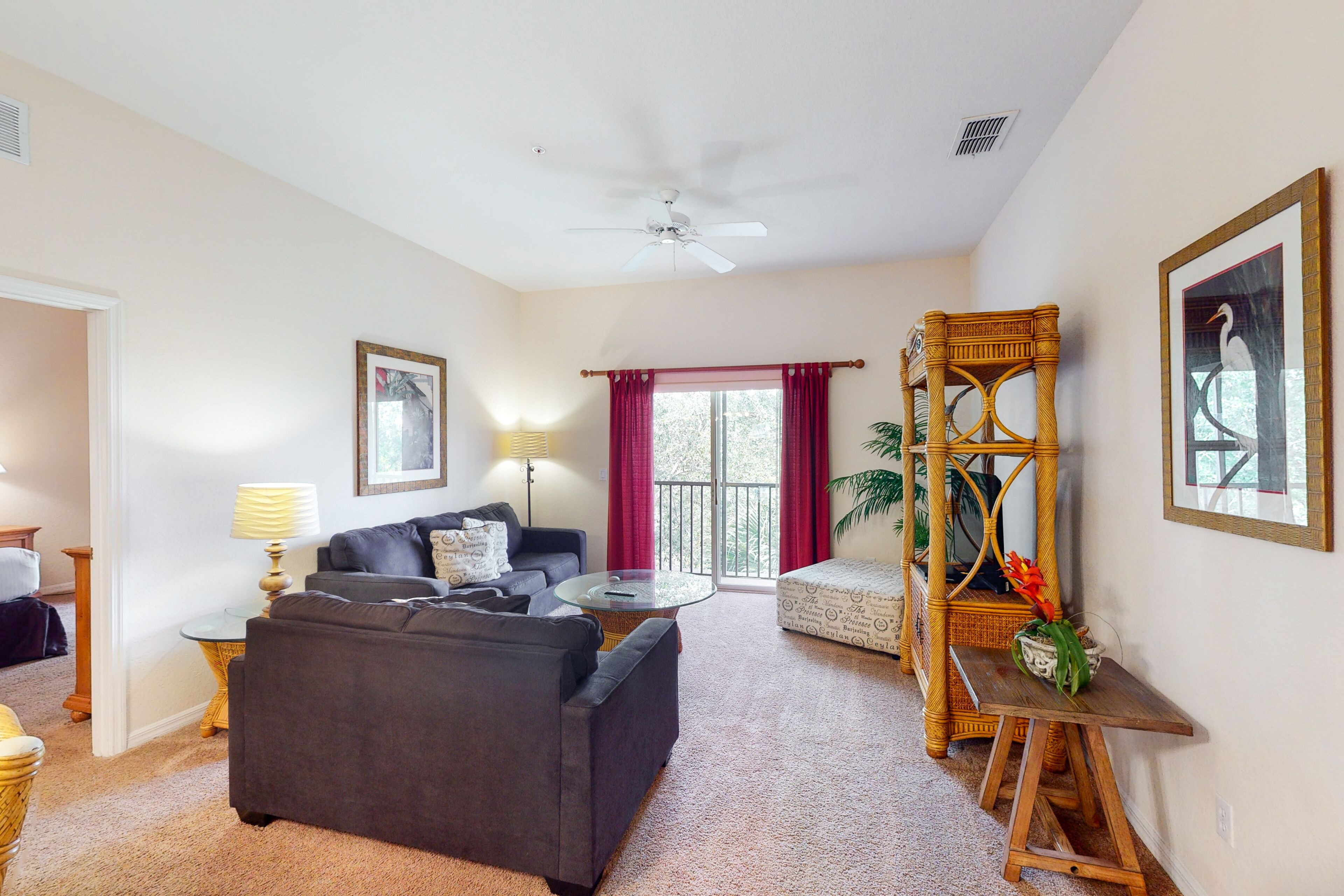 3rd floor condo w/ sauna, pools, basketball court, restaurant, near theme parks