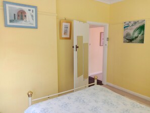 2 bedrooms, desk, iron/ironing board, travel crib