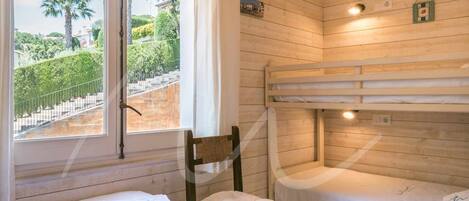 2 Schlafzimmer, Bügeleisen/Bügelbrett, Reisekinderbett, Bettwäsche