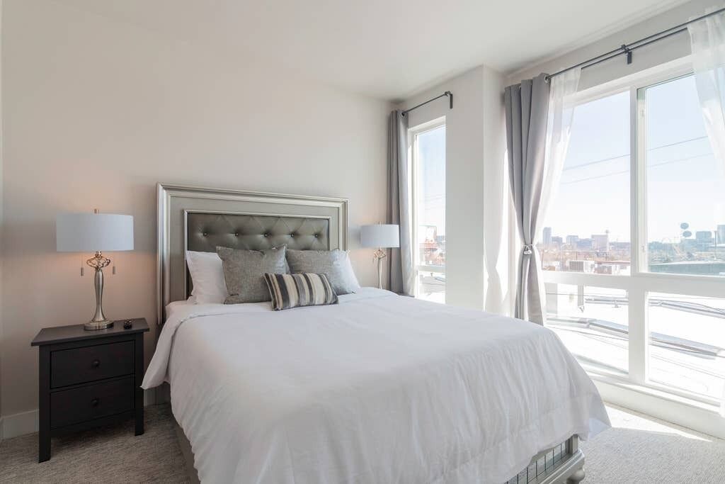 3 habitaciones, tabla de planchar con plancha, wifi y ropa de cama 