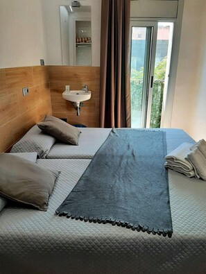 Zweibettzimmer, Gemeinschaftsbad | Bettwäsche