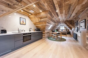 Superior 1-Bedroom Apartment (The Retreat) - (1 King) | Private kitchen | Coffee/tea maker, electric kettle - No1. Apartments & Bedrooms St Andrews - St Mary’s (St. Andrews)