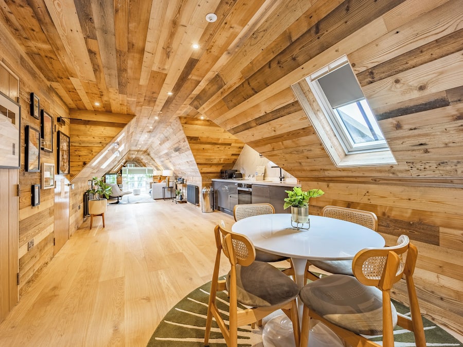 Egyptian cotton sheets, premium bedding, down duvets, in-room safe