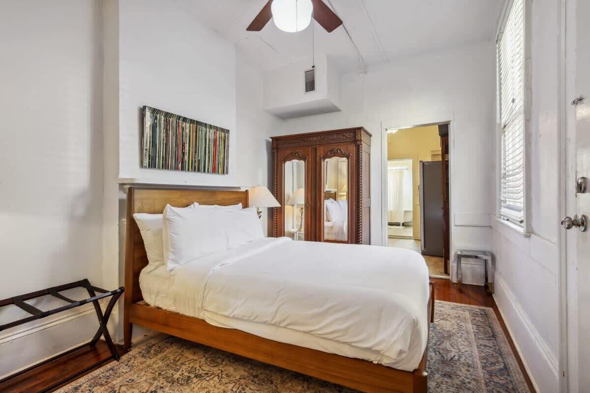 8 bedrooms, iron/ironing board, WiFi