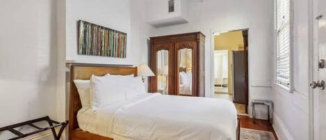 8 bedrooms, iron/ironing board, WiFi