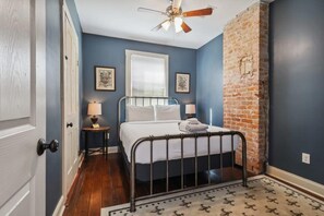8 Schlafzimmer, Bügeleisen/Bügelbrett, WLAN