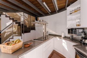Kühlschrank, Mikrowelle, Ofen, Geschirrspüler