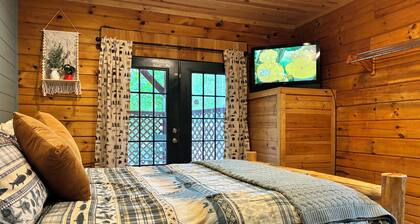 Fall Foliage Riverfront Cabin w/Hot Tub, King Bed, EV & Firepit & Mountain Views