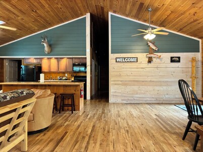 Fall Foliage Riverfront Cabin w/Hot Tub, King Bed, EV & Firepit & Mountain Views