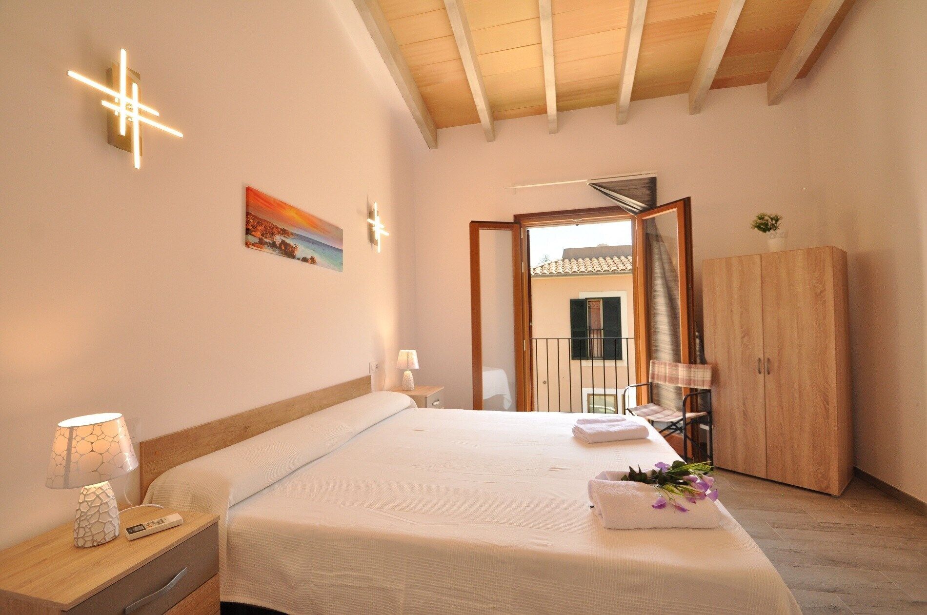 3 slaapkamers, een strijkplank/strijkijzer, reisbedje, gratis wifi