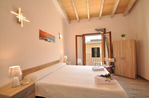 3 bedrooms, iron/ironing board, travel cot, free WiFi