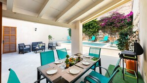 تناول الطعام بالخارج