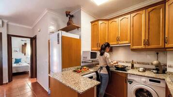 Fridge, microwave, dishwasher, coffee/tea maker