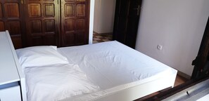 6 bedrooms, iron/ironing board, travel crib, free WiFi