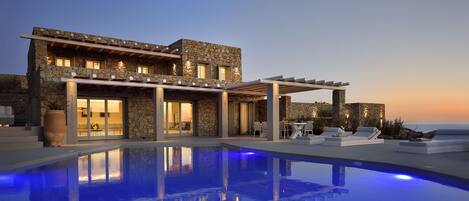 室外游泳池,日光浴躺椅