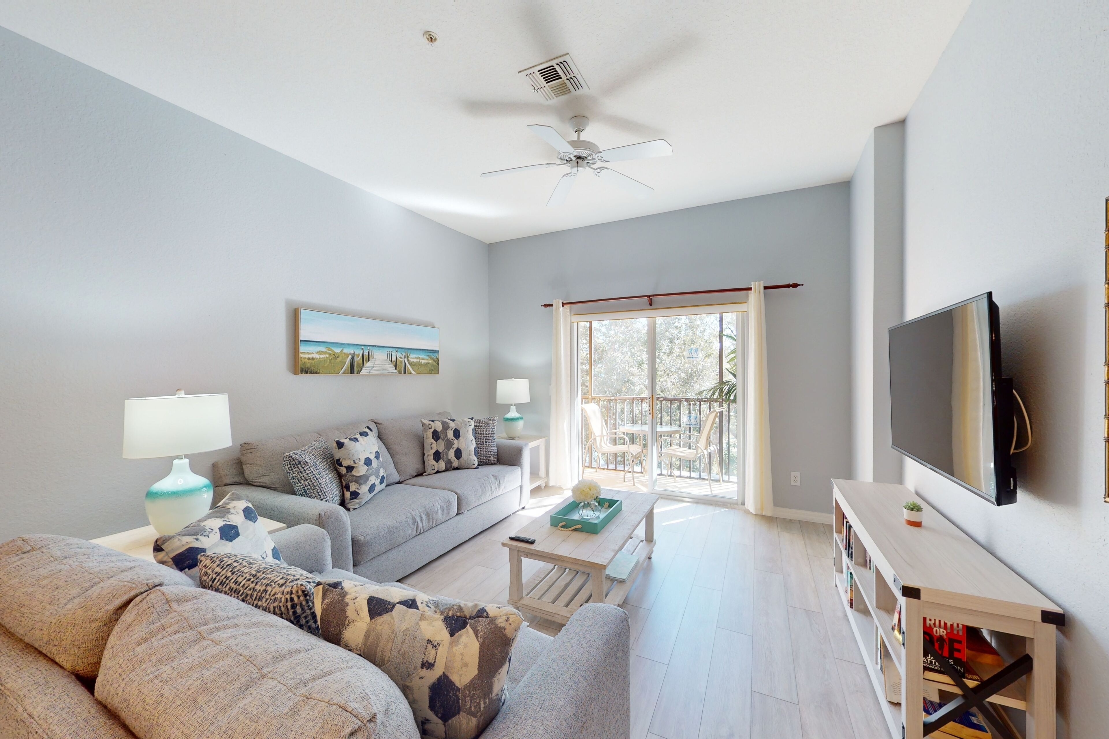 Fernseher, DVD-Player, Tischfußball, Tischtennisplatte