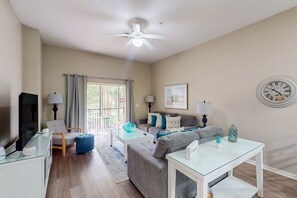 Televisio, DVD-soitin, pöytäjalkapallopöytä, pöytätennispöytä