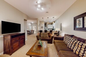 Fernseher, DVD-Player, Tischfußball, Tischtennisplatte