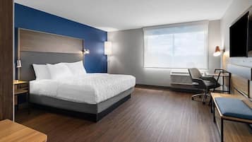 Habitación, 1 cama de matrimonio grande | Escritorio, cortinas opacas, tabla de planchar con plancha y wifi gratis