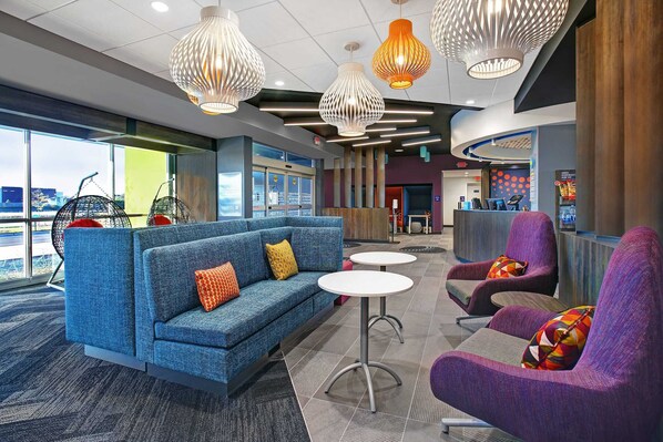 Lobby lounge - TRU by Hilton Perrysburg Toledo, OH (Perrysburg)