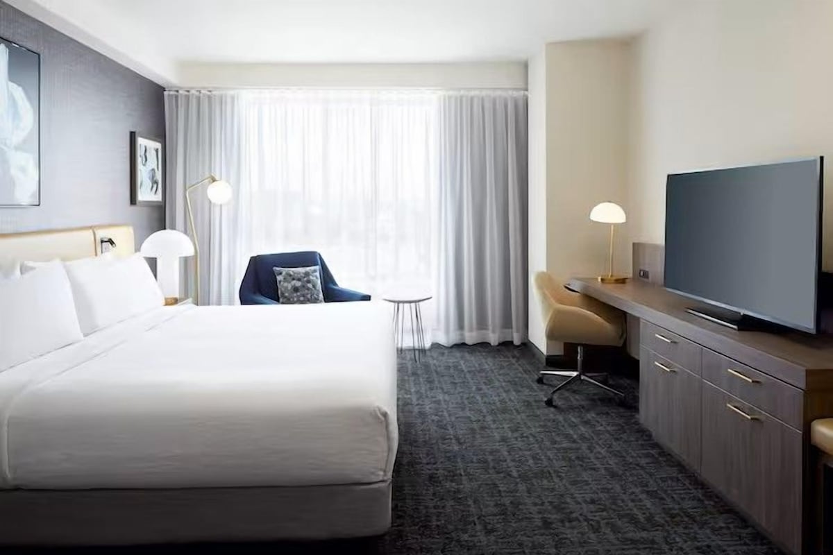 Hypo-allergenic bedding available, in-room safe, desk, laptop workspace