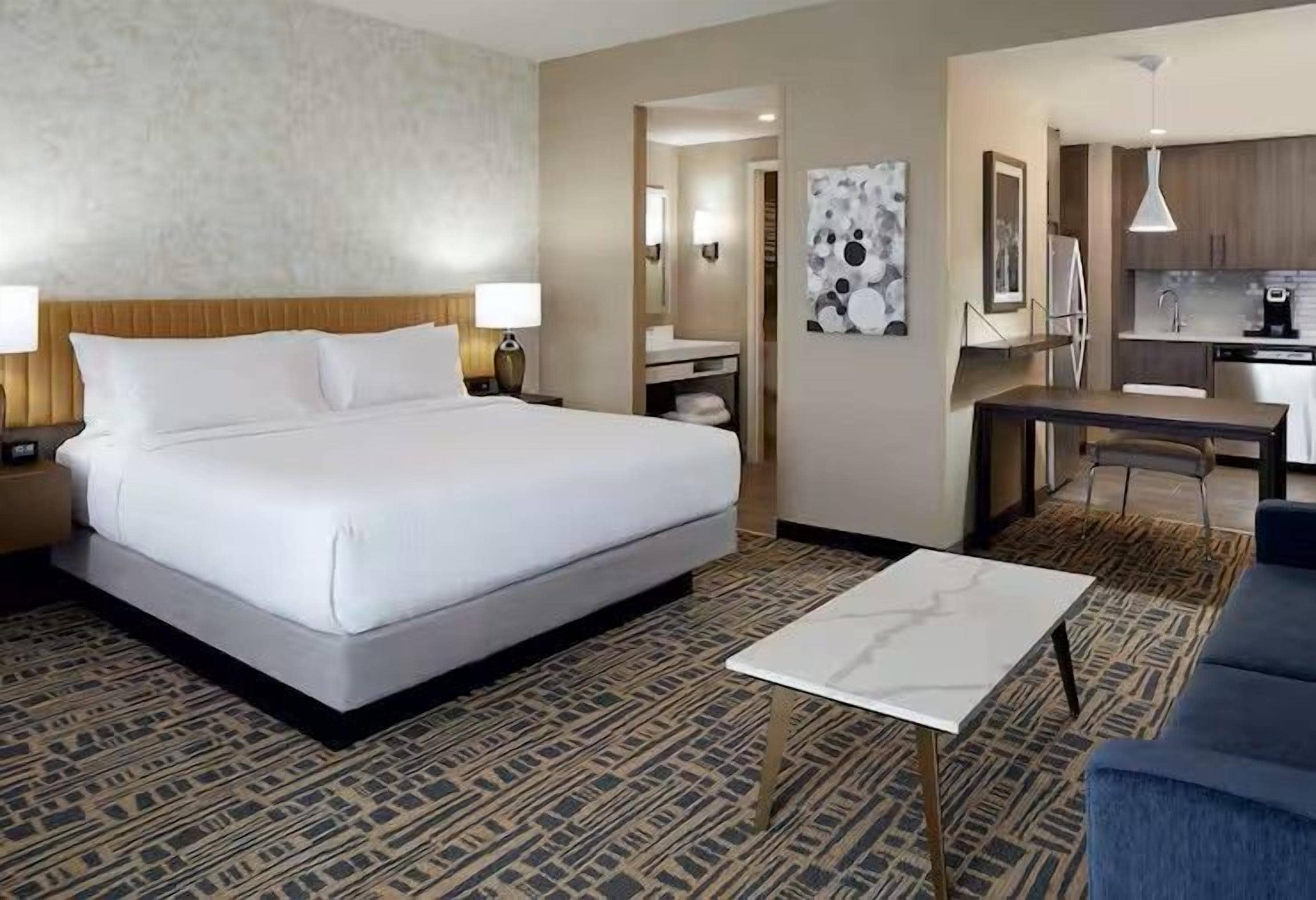 Hypo-allergenic bedding, in-room safe, desk, laptop workspace