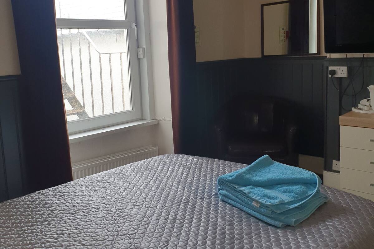 Comfort-Doppelzimmer, mit Bad | Allergikerbettwaren, Bügeleisen/Bügelbrett, Babybetten, kostenloses WLAN