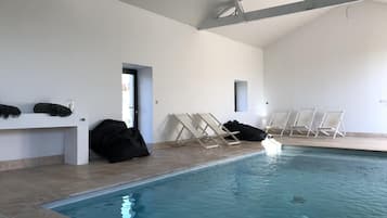 Indoor pool, pool loungers
