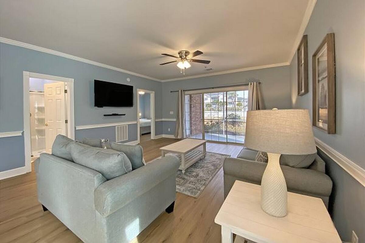 Condo, 2 Bedrooms | Living room