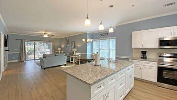 Condo, 2 Bedrooms | Private kitchen