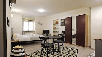 1 habitación, tabla de planchar con plancha, wifi gratis y ropa de cama