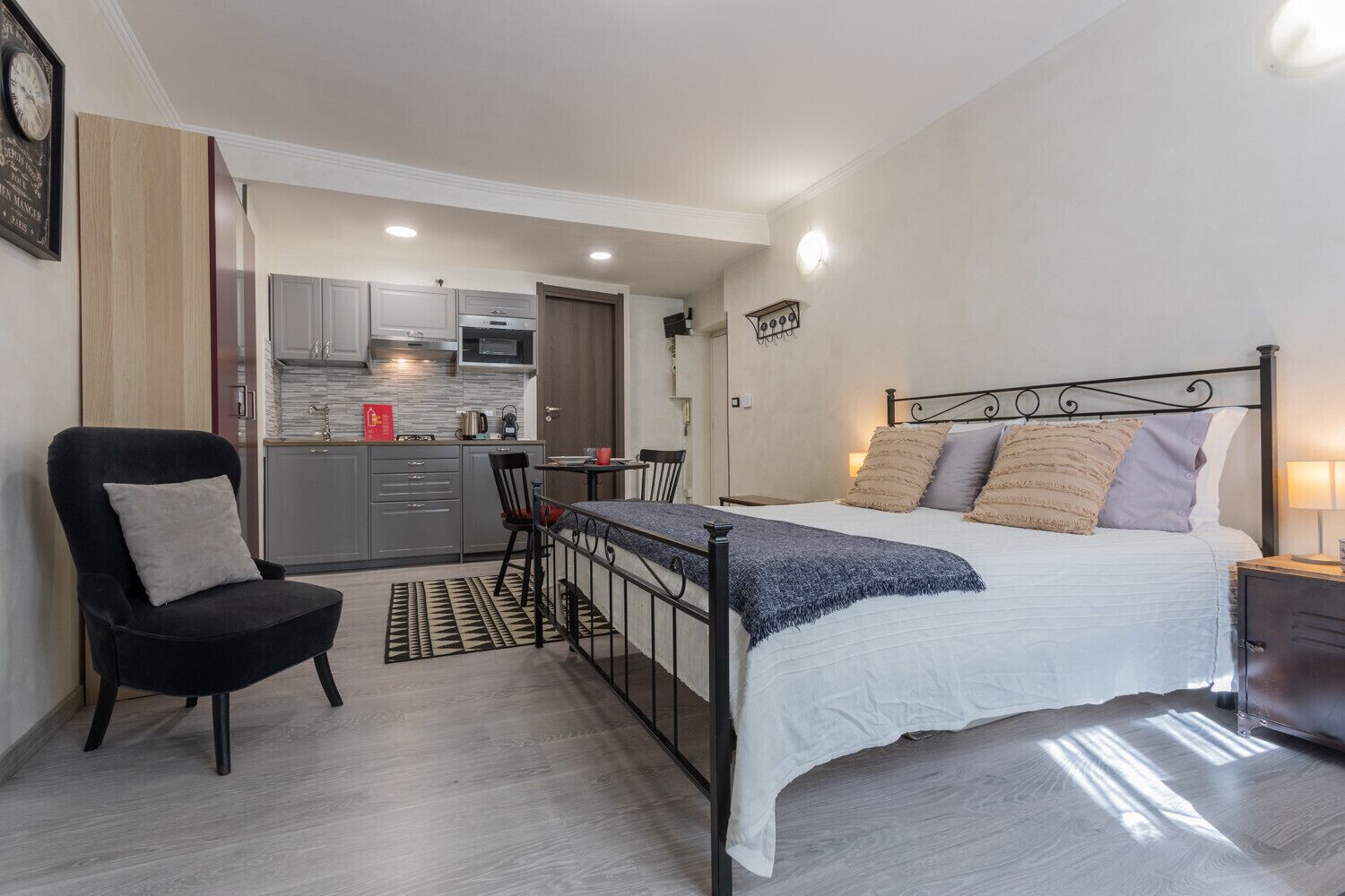 1 slaapkamer, een strijkplank/strijkijzer, gratis wifi, beddengoed
