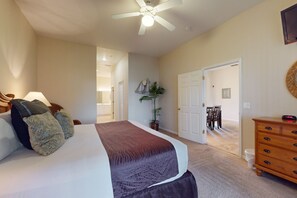 3 bedrooms, iron/ironing board, free Internet, bed sheets