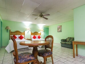 Standard Studio Suite, 2 Double Beds | Free WiFi, bed sheets - Hotel Canada (Guadalajara)