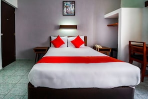 スタンダード ルーム ダブルベッド 1 台 | WiFi (無料)、ベッドシーツ