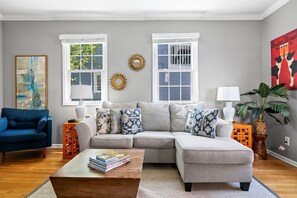 TV, videospill og kontorer