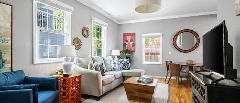 تلفزيون، ألعاب فيديو، مكتب