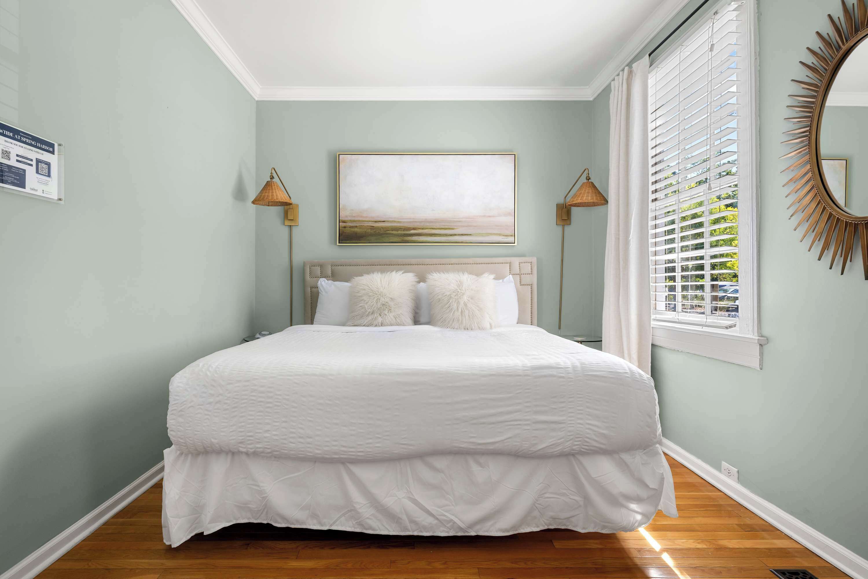 3 bedrooms, iron/ironing board, WiFi, bed sheets