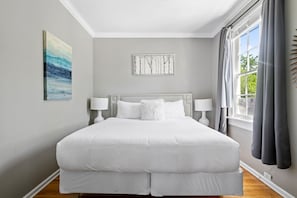 3 habitaciones, tabla de planchar con plancha, wifi y ropa de cama