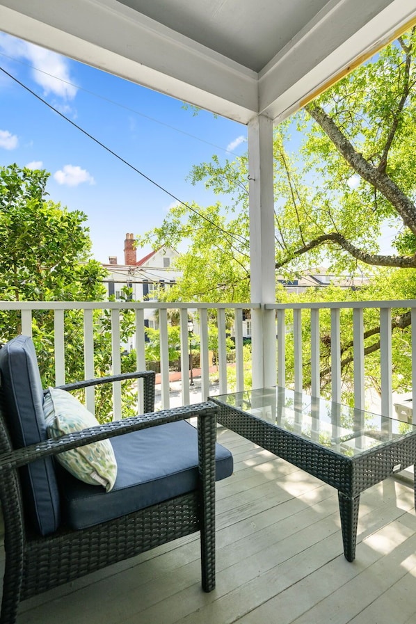 Property grounds - Charming Second Floor Condo 6 Blocks To King (Charleston)