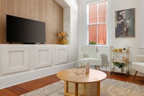 Interior - 1905 Victorian Historic Home Just 2 Blocks To King (Charleston)