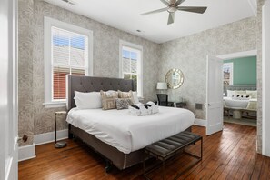 4 bedrooms, desk, iron/ironing board, WiFi