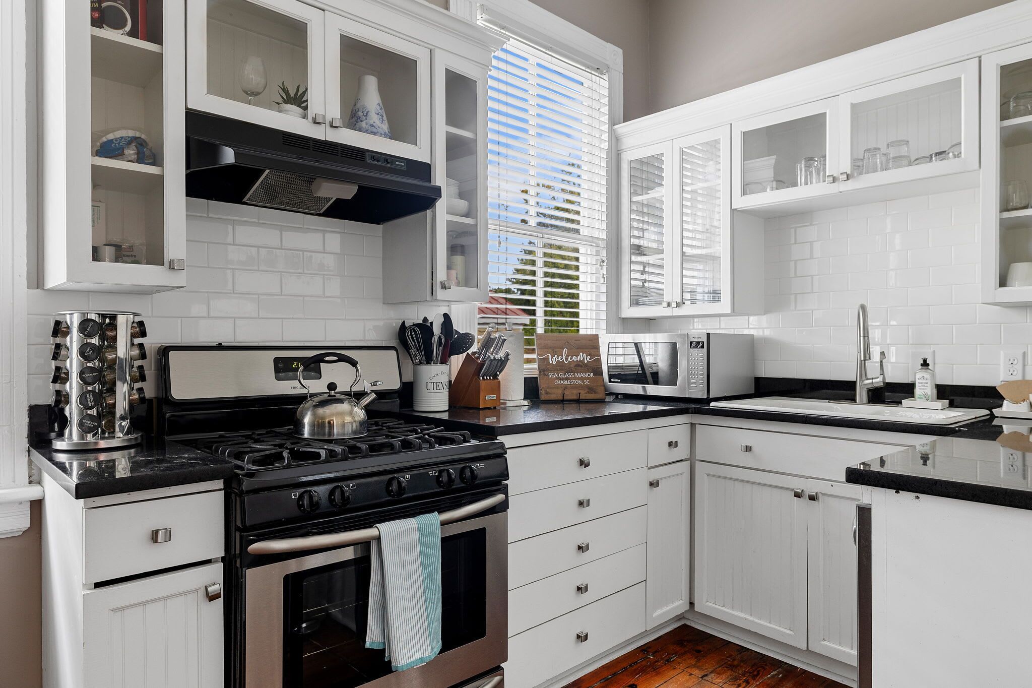 冰箱、微波炉、烤箱、炉灶