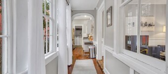 Historic 1905 Charming Bungalow 2 Blocks From King