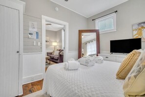 2 bedrooms, desk, iron/ironing board, WiFi