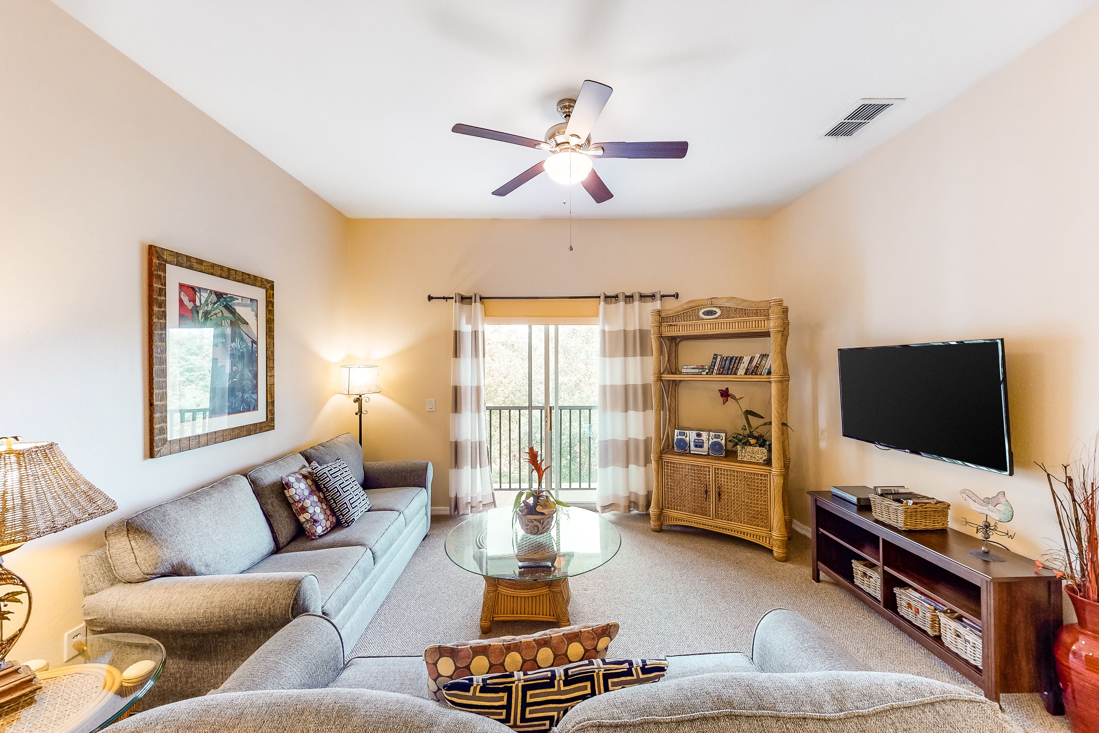 TV, DVD-spiller, fotballspill og bordtennis