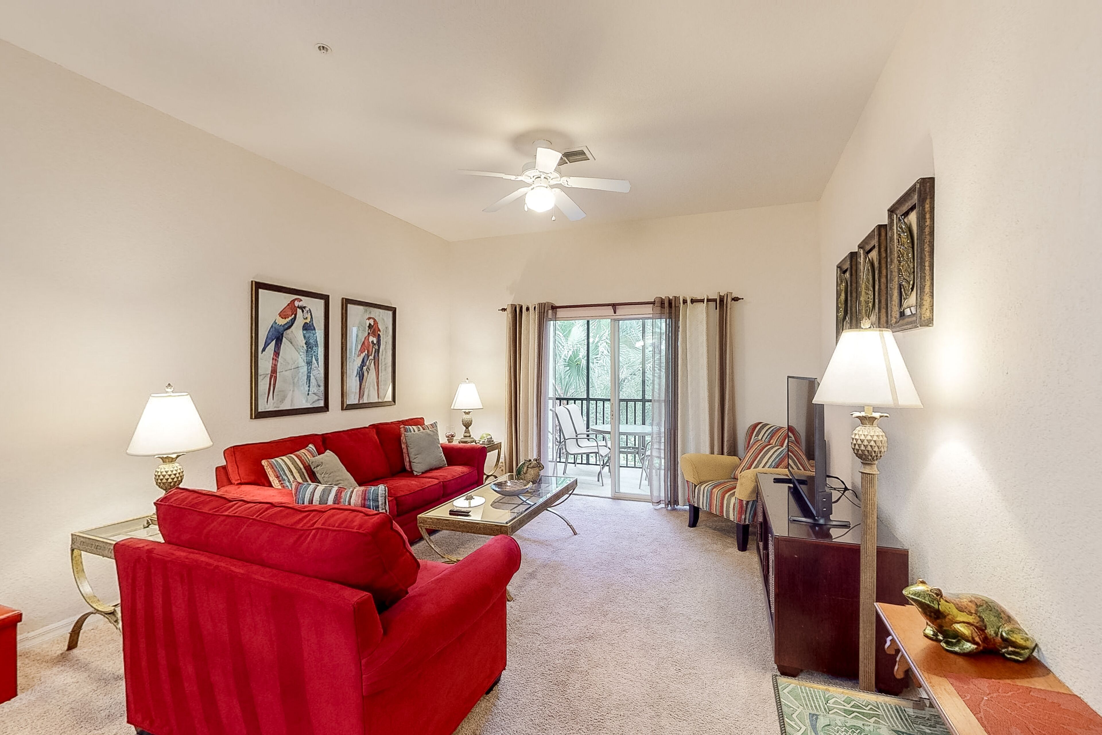Second floor condo with balcony and shared pools & basketball - by theme parks