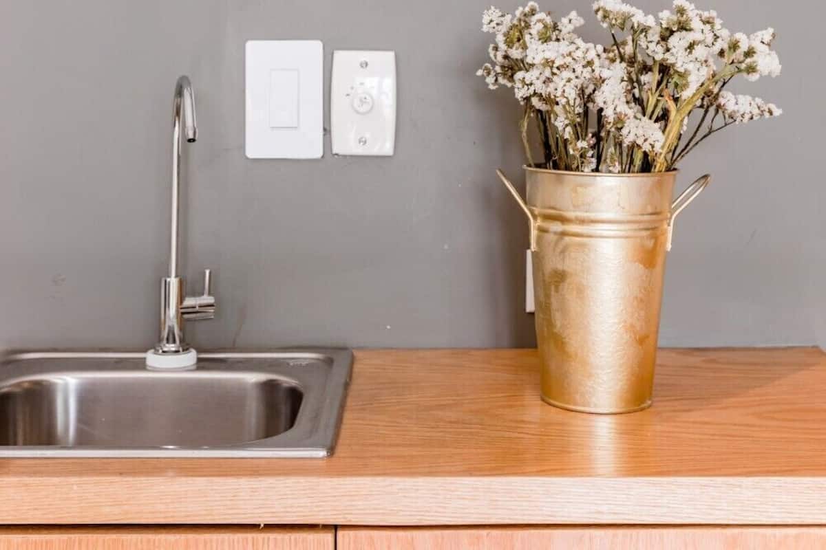 1 habitación, cubrecamas, tabla de planchar con plancha y wifi gratis