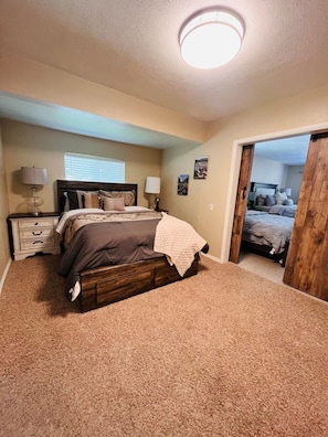 3 bedrooms, desk, iron/ironing board, WiFi - Village House at Valley Village (Irwin)
