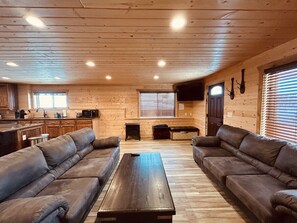 Smart TV, fireplace, table tennis